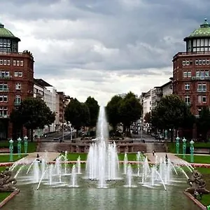 1a 3 Comfortable Room, Private Calm Apartment, Next To Center, Inclusive Private Car Park, Full Equipped Kitchen, 100mbps Wifi, One Minute To Tram Station, Smart Tv, Etc! Whatsapp Support, No Additional Costs! Apartment City Airport Mannheim